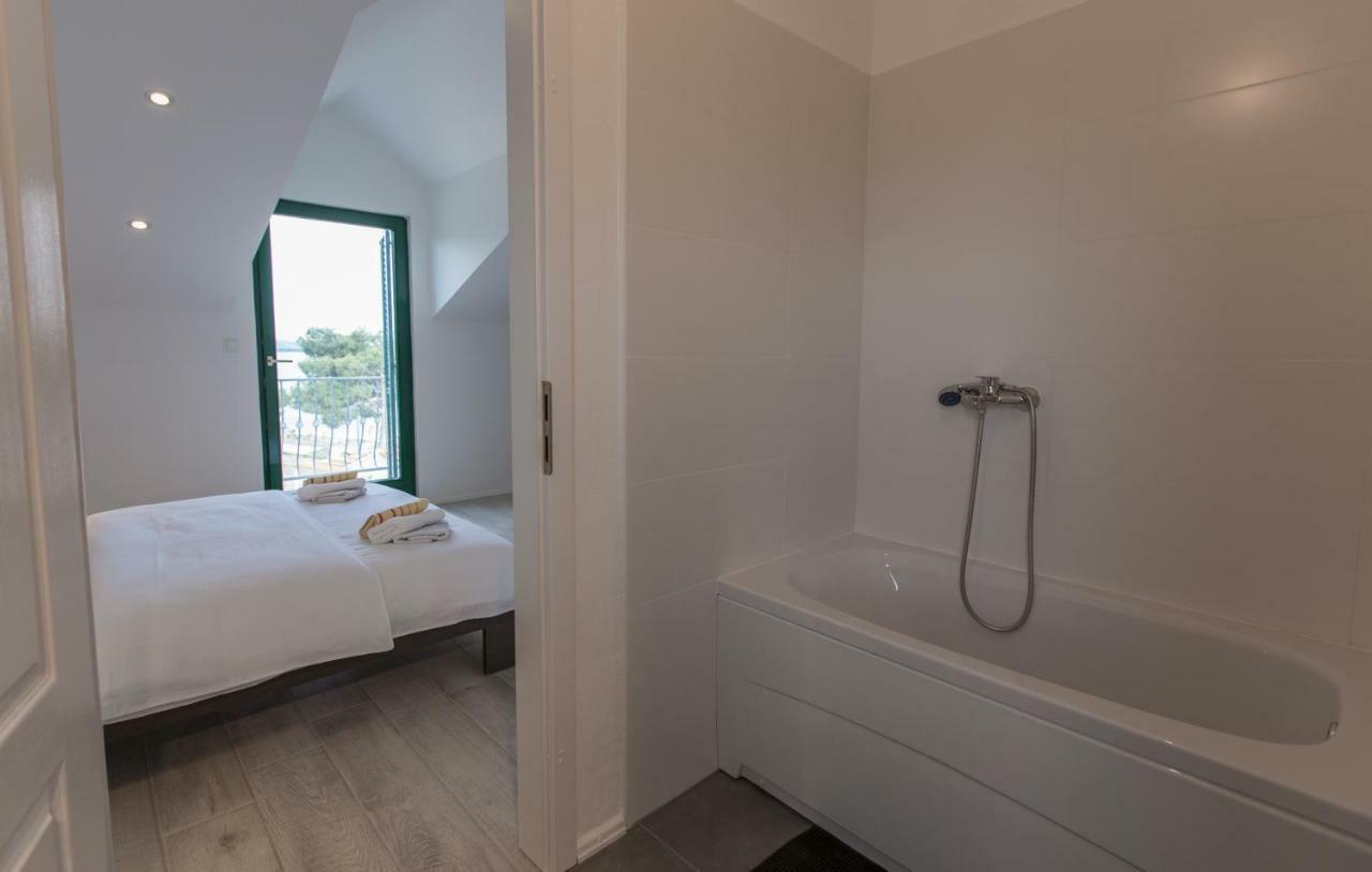 Relaxing Whole Top Floor Apartment By The Sea Žaborić Exterior foto