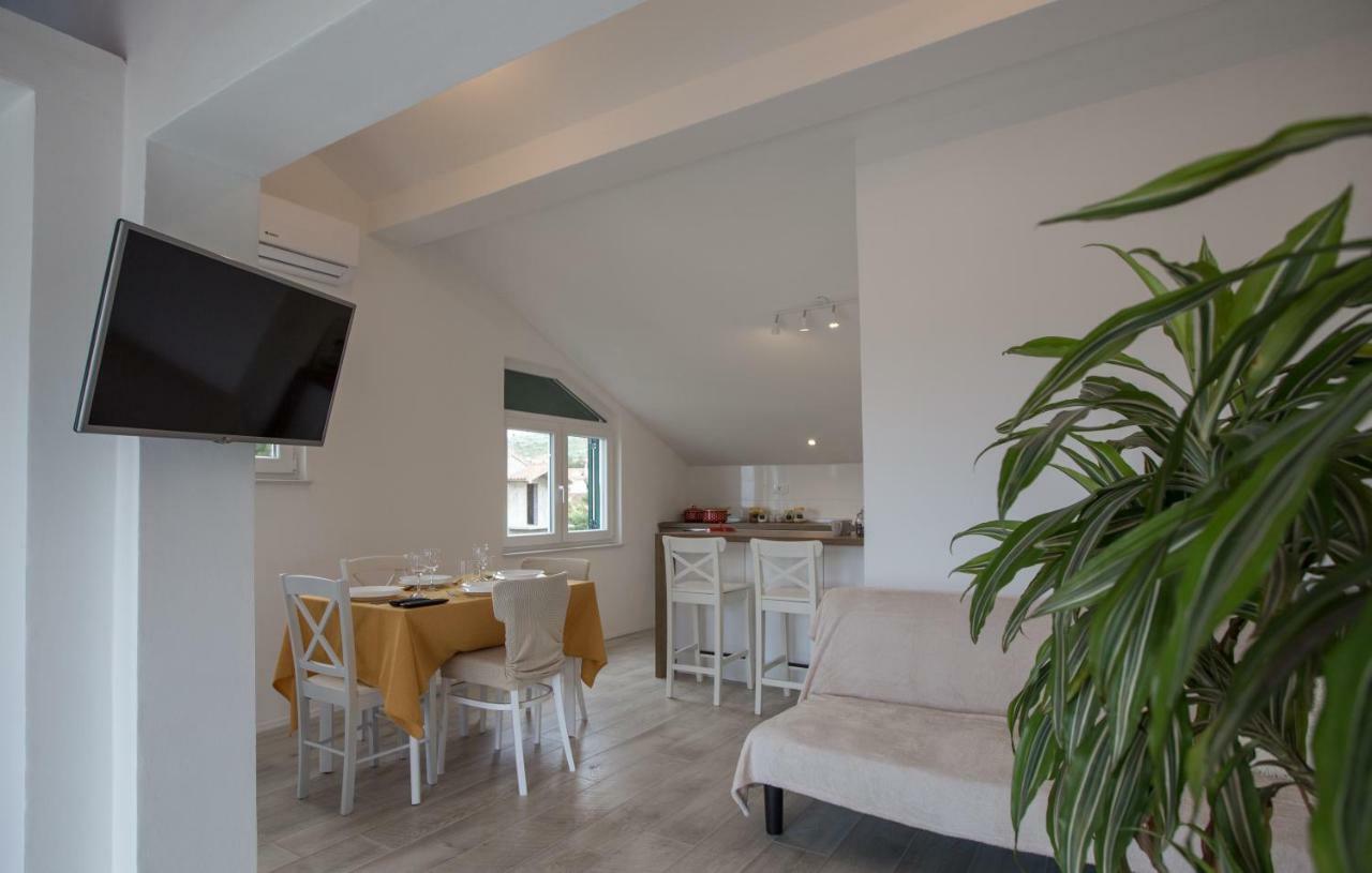 Relaxing Whole Top Floor Apartment By The Sea Žaborić Exterior foto