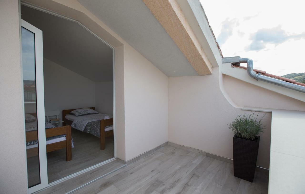 Relaxing Whole Top Floor Apartment By The Sea Žaborić Exterior foto