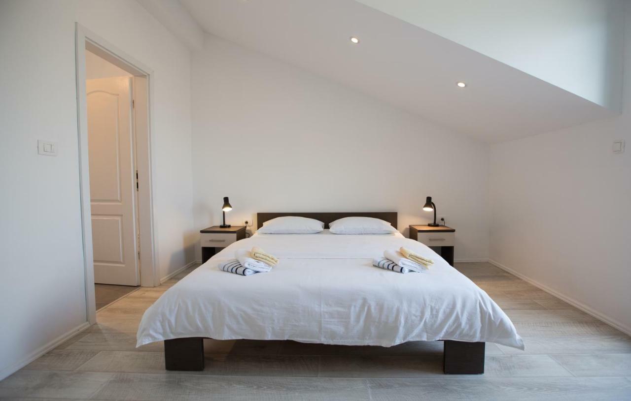 Relaxing Whole Top Floor Apartment By The Sea Žaborić Exterior foto